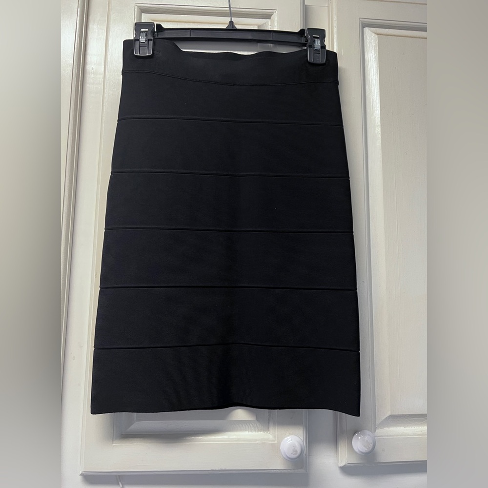 BCBGMaxazria Slim fit Black Bandage Skirt. Pencil bodycon fit. Size M worn 2x